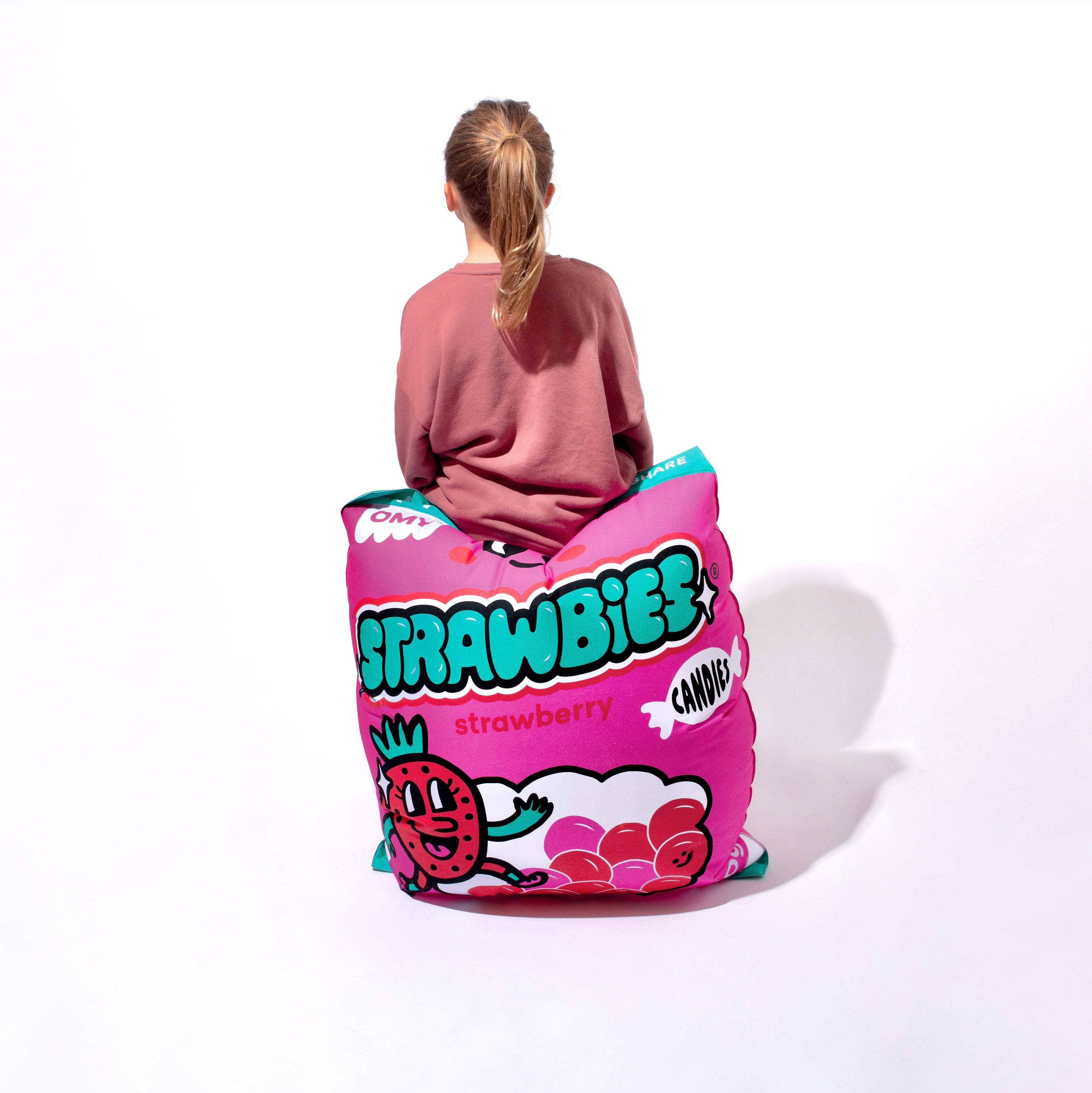 Strawbies - Giant inflatable pillow